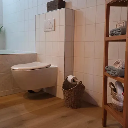 Lägenhet 4 Zimmer Kamin, Terrasse Landhaus Wohnung *